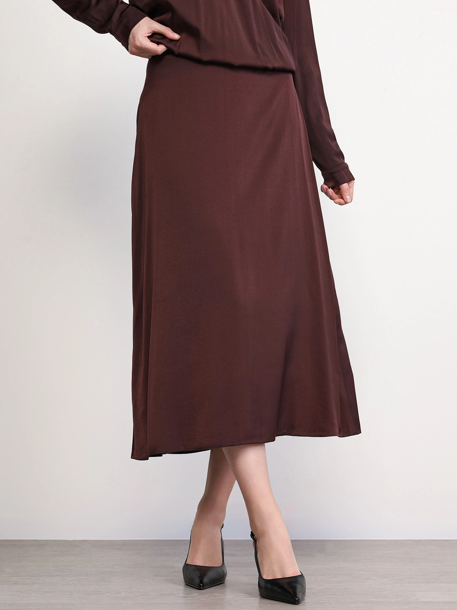 Юбка с разрезом сбоку темно-бордового цвета